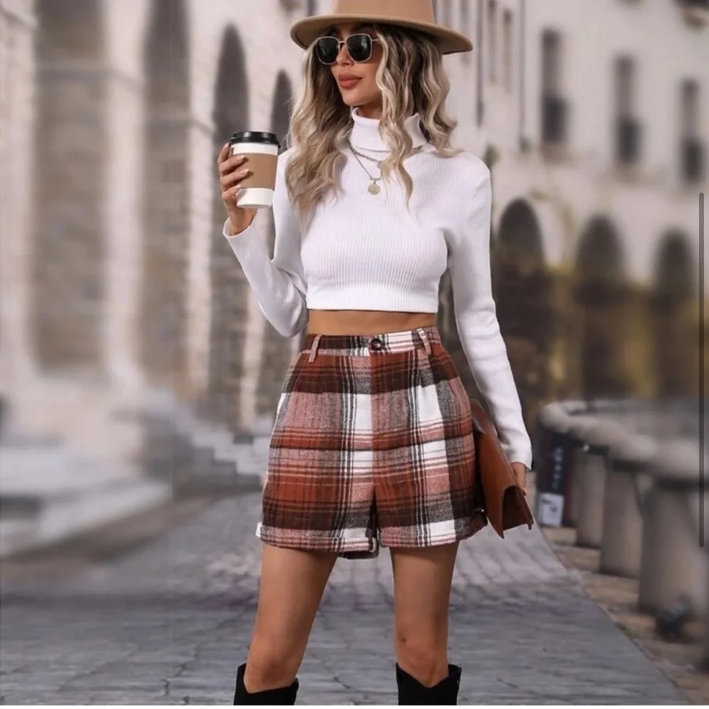 High Rise Plaid Print Shorts - Picture 3 of 6